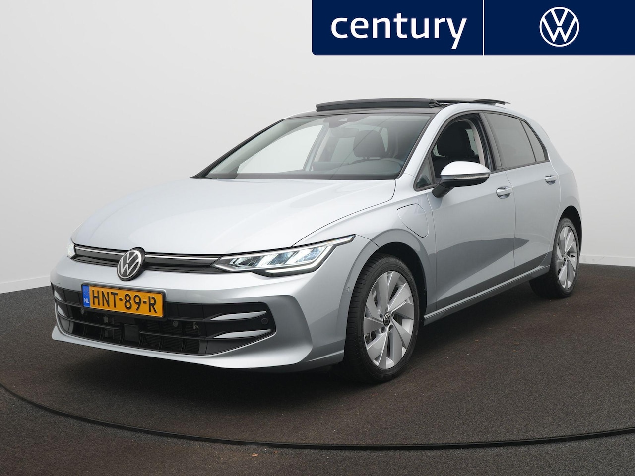 Volkswagen Golf - 1.5 eHybrid Life Edition Panoramadak / Camera / Clima - AutoWereld.nl