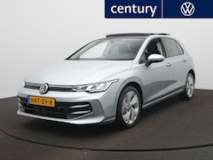 Volkswagen Golf - 1.5 eHybrid Life Edition Panoramadak / Camera / Clima
