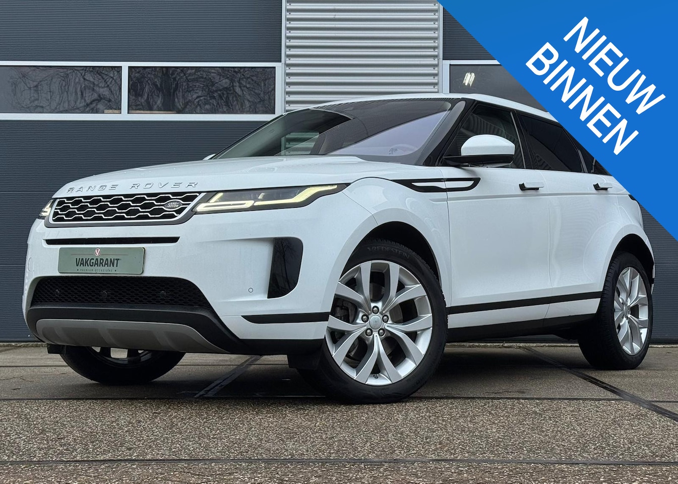 Land Rover Range Rover Evoque - 2.0 D150 AWD R-Dynamic |Trekhaak |Sfeer |Meridian - AutoWereld.nl