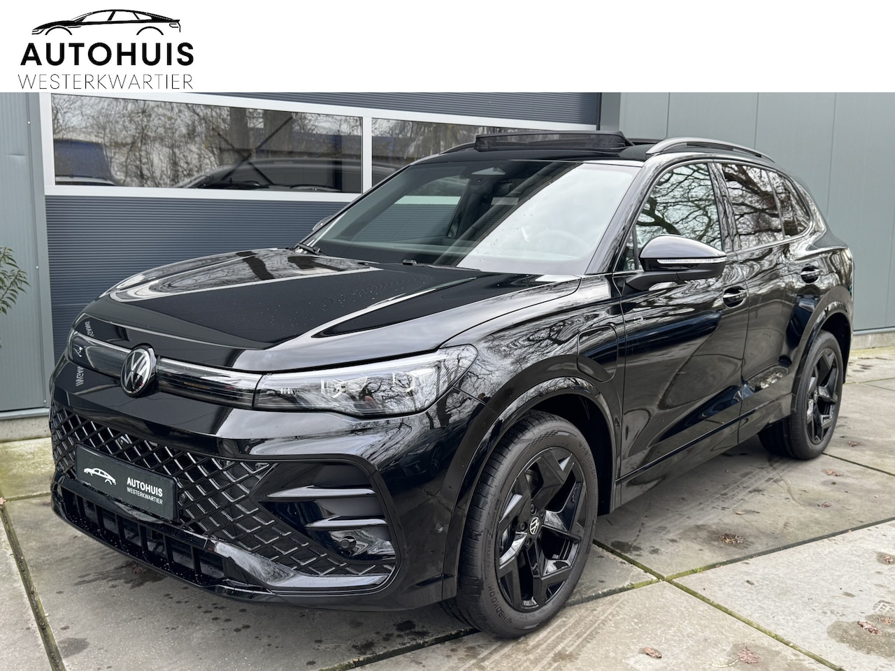 Volkswagen Tiguan - 1.5 272pk eHybrid R-Line Edition Black Black Style Trekhaak 360Camera Head-Up Navigatie Ma - AutoWereld.nl