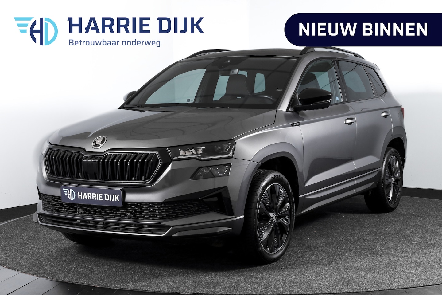 Skoda Karoq - 1.5 TSI ACT Sportline Business 150 PK - Automaat | Elek. Trekhaak | Dig. Cockpit | Adapt. - AutoWereld.nl