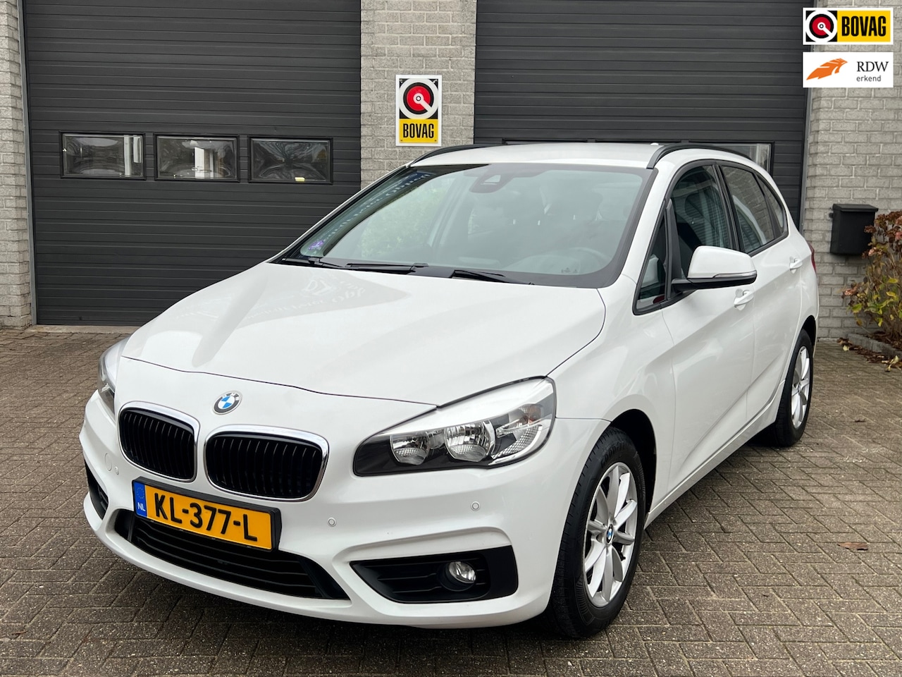BMW 2-serie Active Tourer - 218i Essential *Navigatie*LM velgen* - AutoWereld.nl