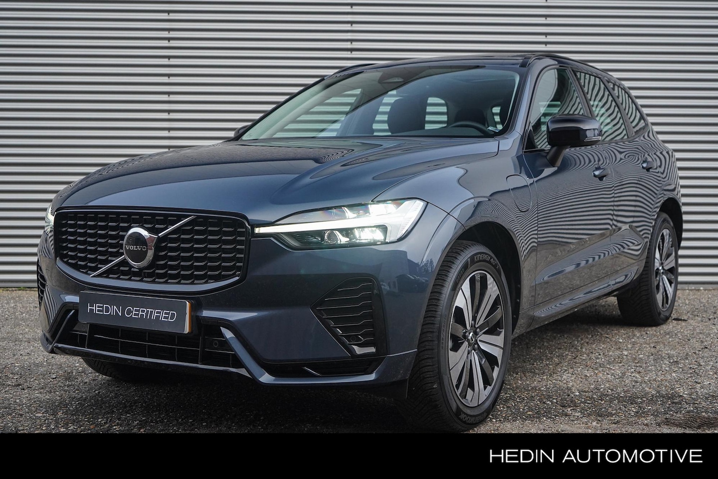 Volvo XC60 - T6 Plug-in hybrid AWD Plus Dark | Panorama dak | | Adaptive Cruise | BLIS | 360 Camera | S - AutoWereld.nl