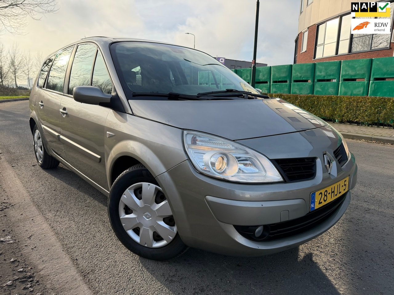 Renault Grand Scénic - 2.0-16V BJ 2008,AIRCO/PANO/CRUISE/Business Line ZEER NETJES !! - AutoWereld.nl