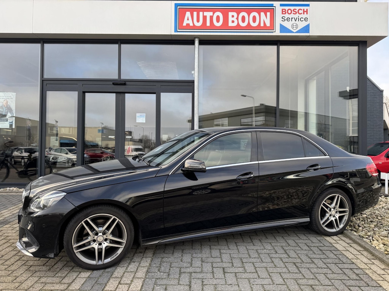Mercedes-Benz E-klasse - 200 AMG AUTOMAAT AVANTGARDE NAVI/LED/CLIMA/2XPDC/ ALCANTARA/LMV/MEDIA/BTA/S&S . 2 EIG./NL - AutoWereld.nl