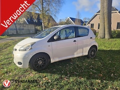 Toyota Aygo - 1.0-12V Now | Airco | Sportvelgen | Nieuwe koppeling en Apk |