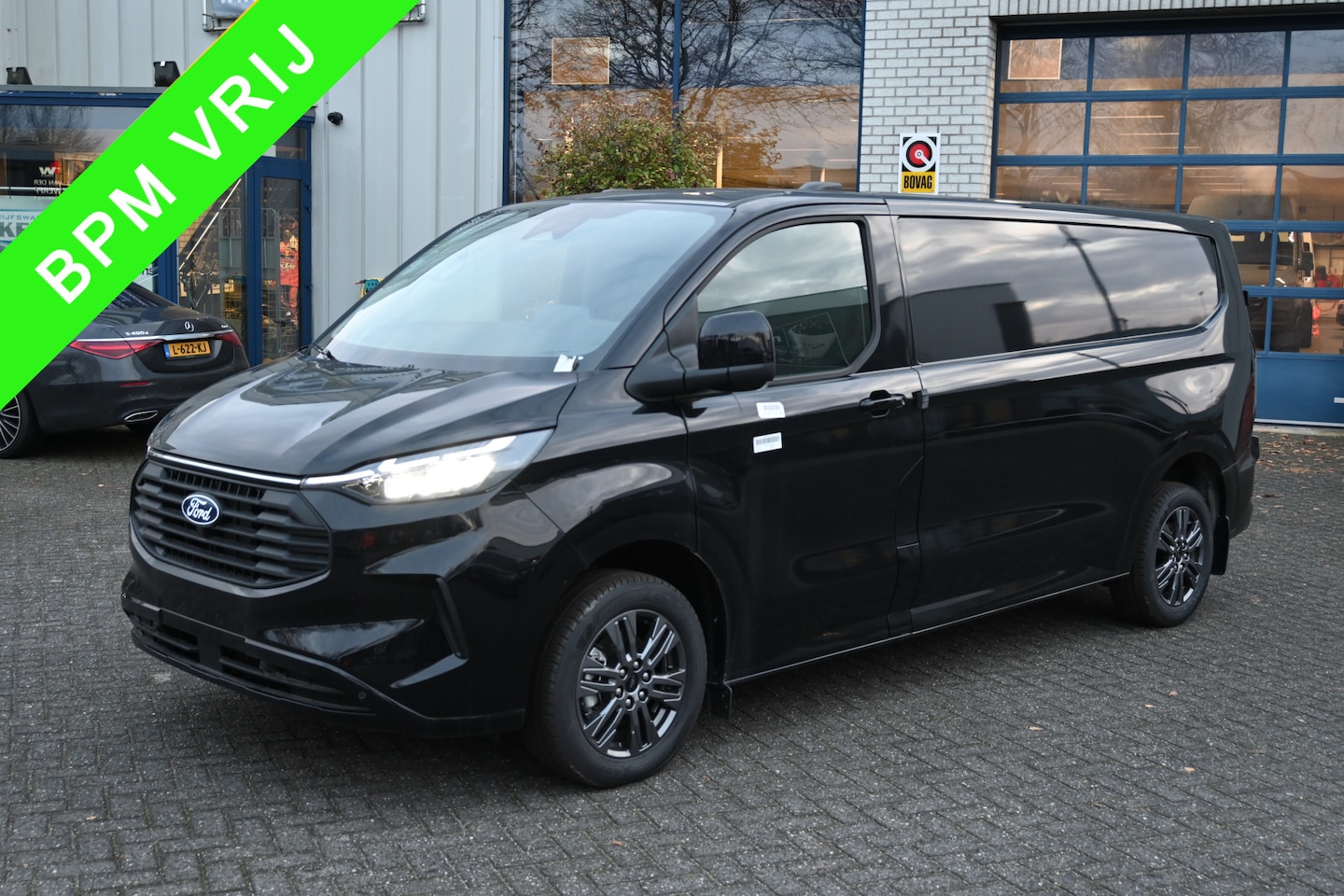 Ford Transit Custom - 320L 2.0 TDCI L2H1 Limited Driver assist pack, Draadloos laden, Trekhaak - AutoWereld.nl