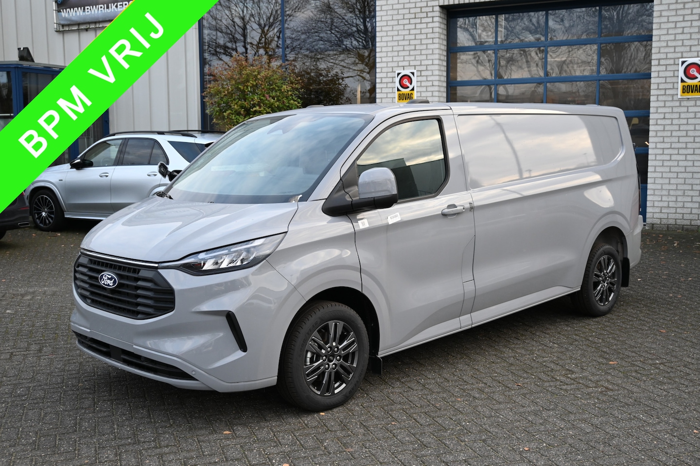 Ford Transit Custom - 320L 2.0 TDCI L2H1 Limited Driver assist pack, Draadloos laden, Trekhaak - AutoWereld.nl