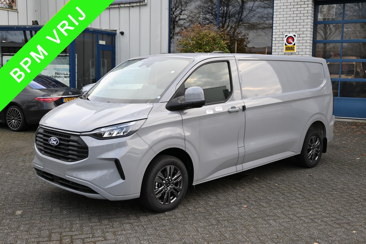 Ford Transit Custom - 320L 2.0 TDCI L2H1 Limited Driver assist pack, Draadloos laden, Trekhaak - AutoWereld.nl