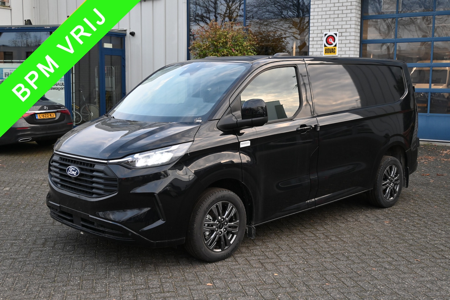 Ford Transit Custom - 280S 2.0 TDCI L1H1 Limited Driver assist pack, Draadloos laden, Trekhaak - AutoWereld.nl