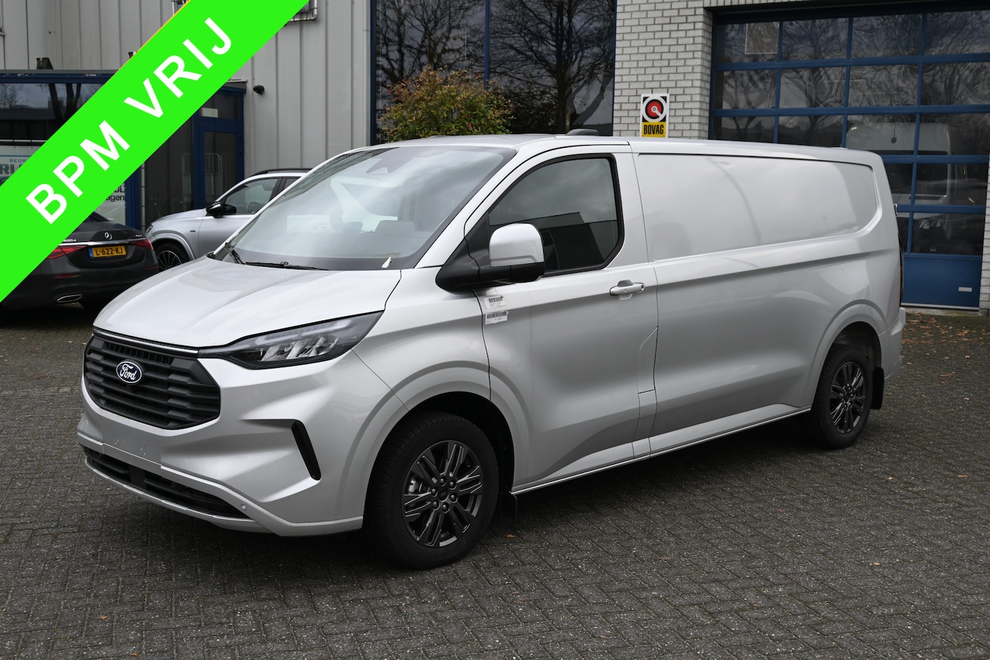 Ford Transit Custom - 320L 2.0 TDCI L2H1 Limited Driver assist pack, 17 inch velgen, Draadloos laden, Etc. - AutoWereld.nl