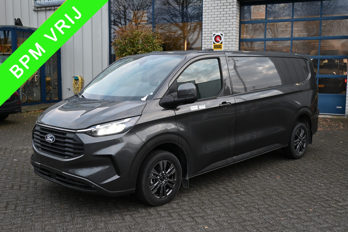 Ford Transit Custom - 320L 2.0 TDCI L2H1 Limited Driver assist pack, 17 inch velgen, Draadloos laden, Etc. - AutoWereld.nl