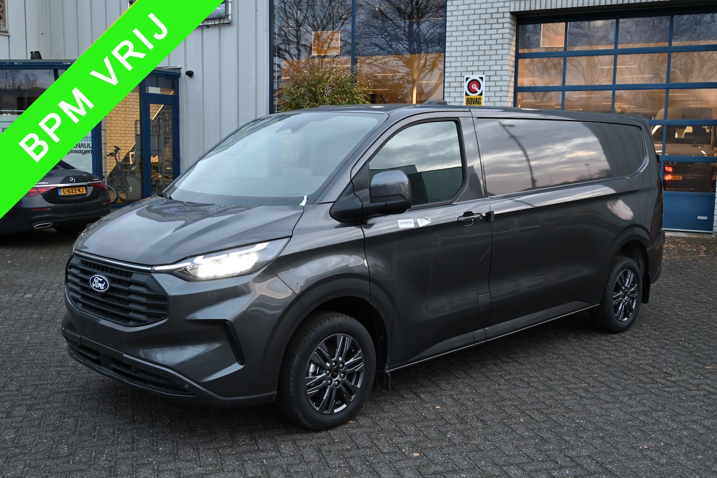 Ford Transit Custom - 320L 2.0 TDCI L2H1 Limited Driver assist pack, 17 inch velgen, Draadloos laden, Etc. - AutoWereld.nl