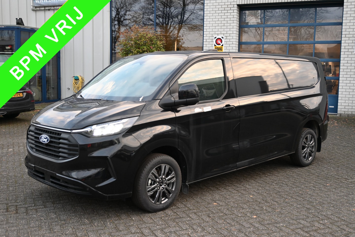 Ford Transit Custom - 320L 2.0 TDCI L2H1 Limited Driver assist pack, 17 inch velgen, Draadloos laden, Etc. - AutoWereld.nl