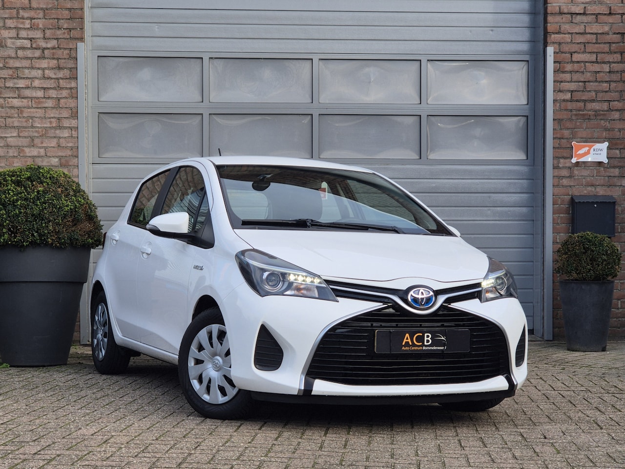 Toyota Yaris - 1.5 Hybrid Aspiration Service boek afgestempeld aanwezig - AutoWereld.nl