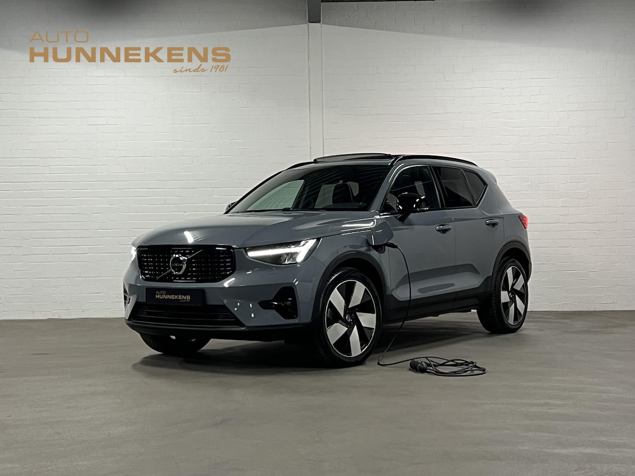 Volvo XC40 - T5 Recharge Ultimate Dark Trekhaak | Open dak | Adaptive Cruise | Harman Kardon | 360 grad - AutoWereld.nl