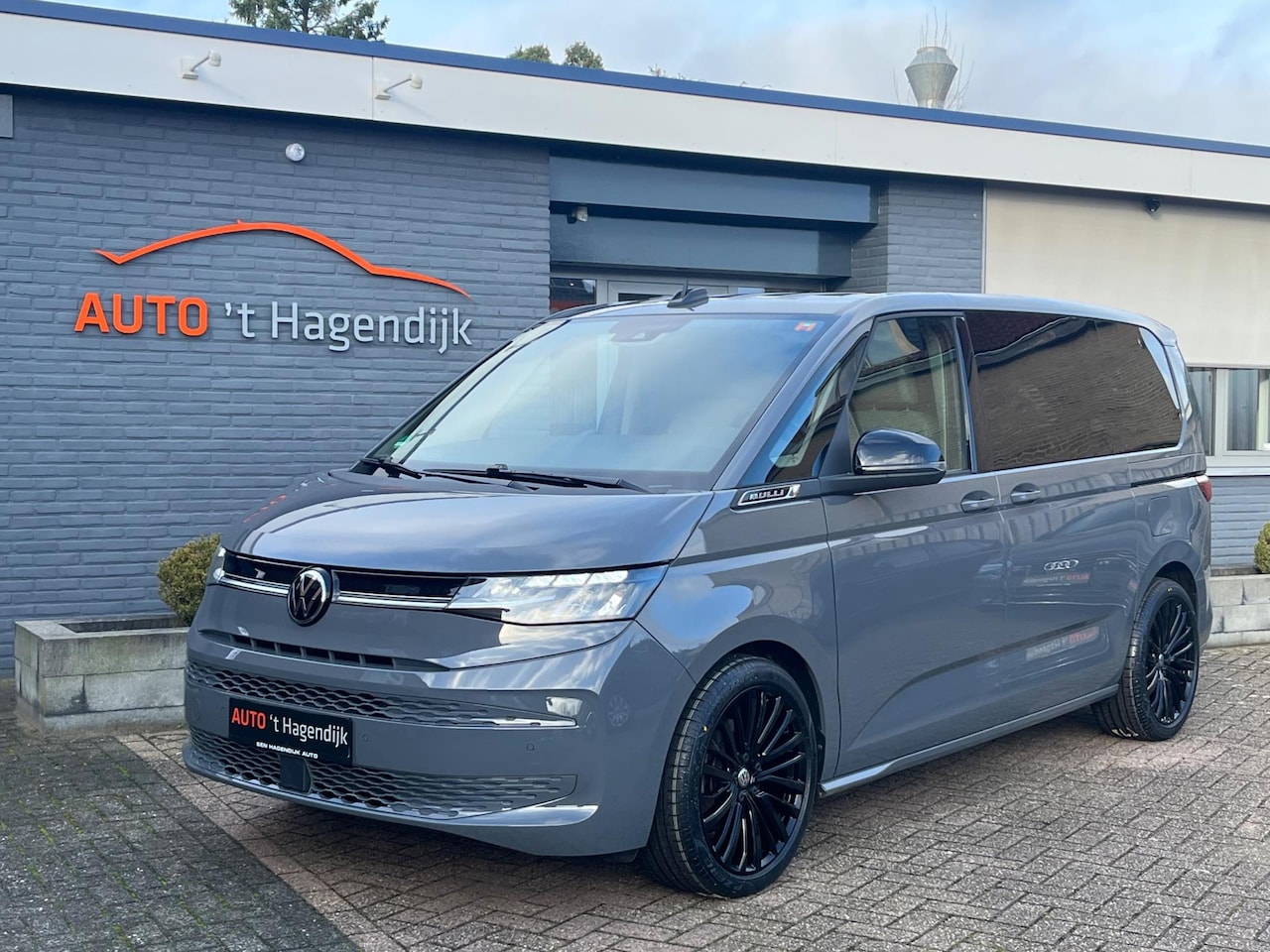 Volkswagen Multivan - 1.4 eHybrid 1EIG trekh 20" 7pers camper - AutoWereld.nl