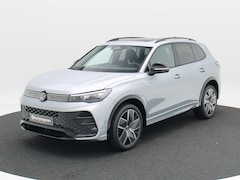 Volkswagen Tiguan - R-Line Edition 1.5 eHybrid 204 PK | Trekhaak | Panoramadak | Adaptief Onderstel | Black St