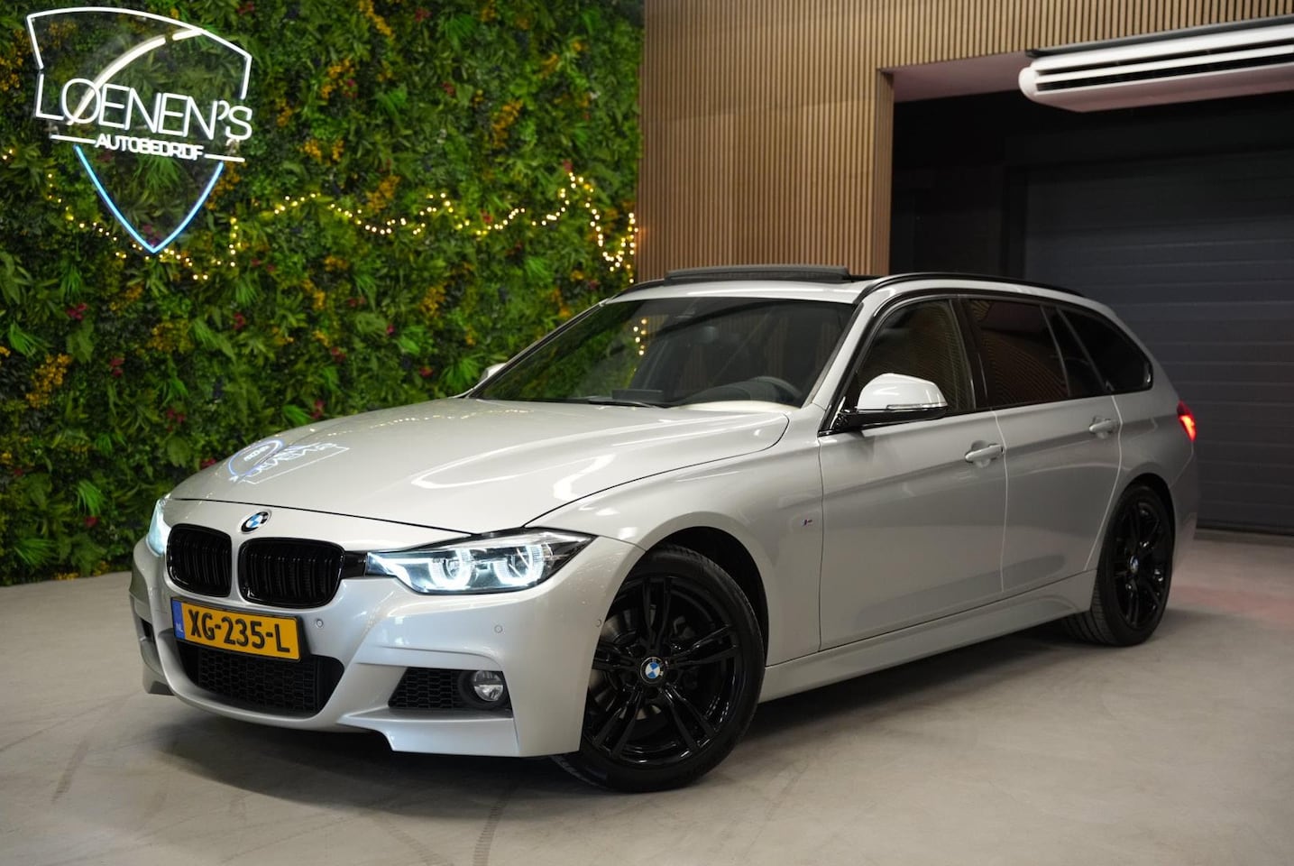 BMW 3-serie Touring - 318i M Sport Edition / Pano / Camera / HUD - AutoWereld.nl