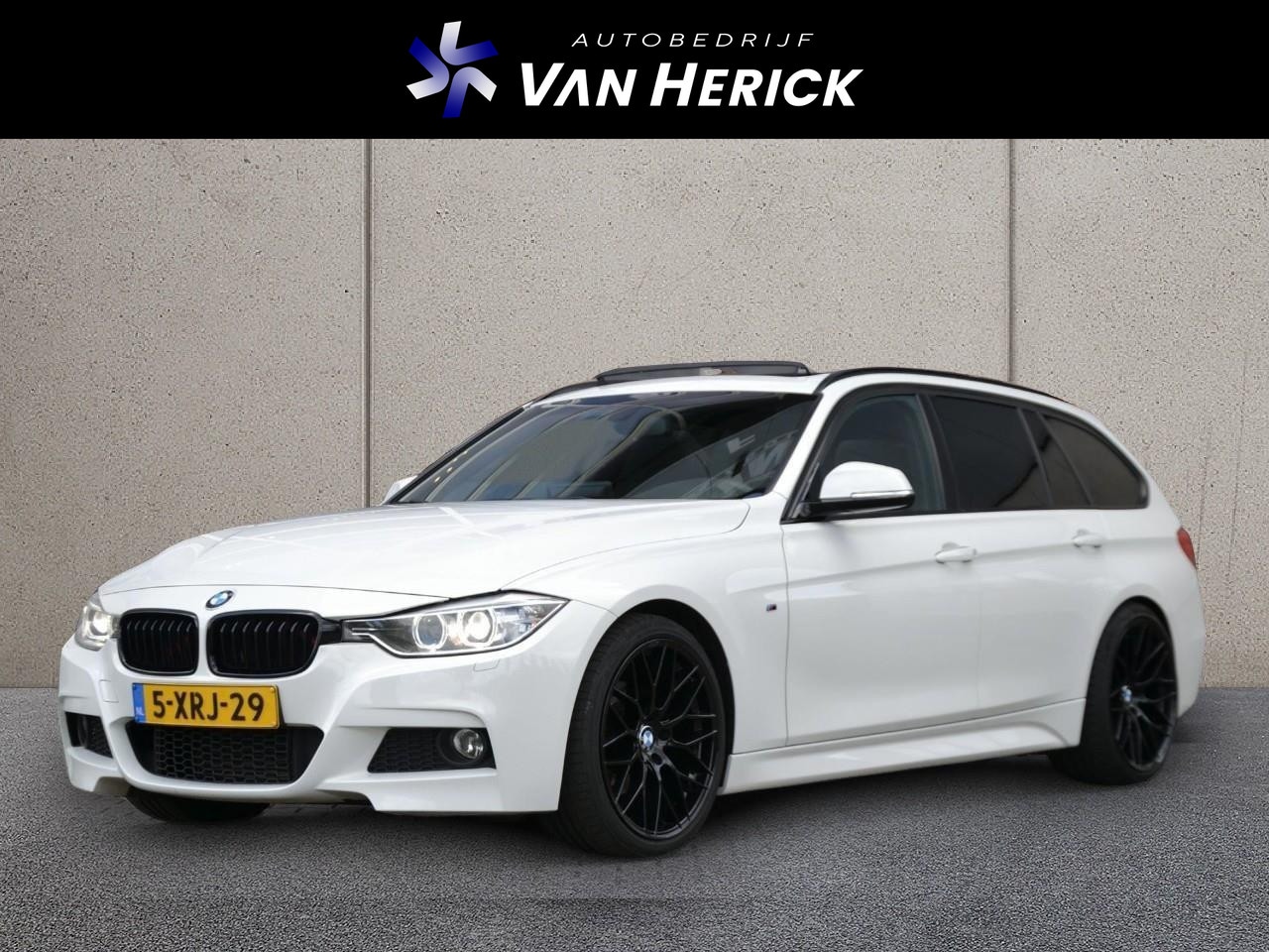 BMW 3-serie Touring - 320i Executive | M-Sport | Panorama | Trekhaak | Navi - AutoWereld.nl