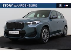 BMW iX1 - xDrive30 M Sport / Trekhaak / Sportstoelen / M Adaptief onderstel / Comfort Access / Adapt