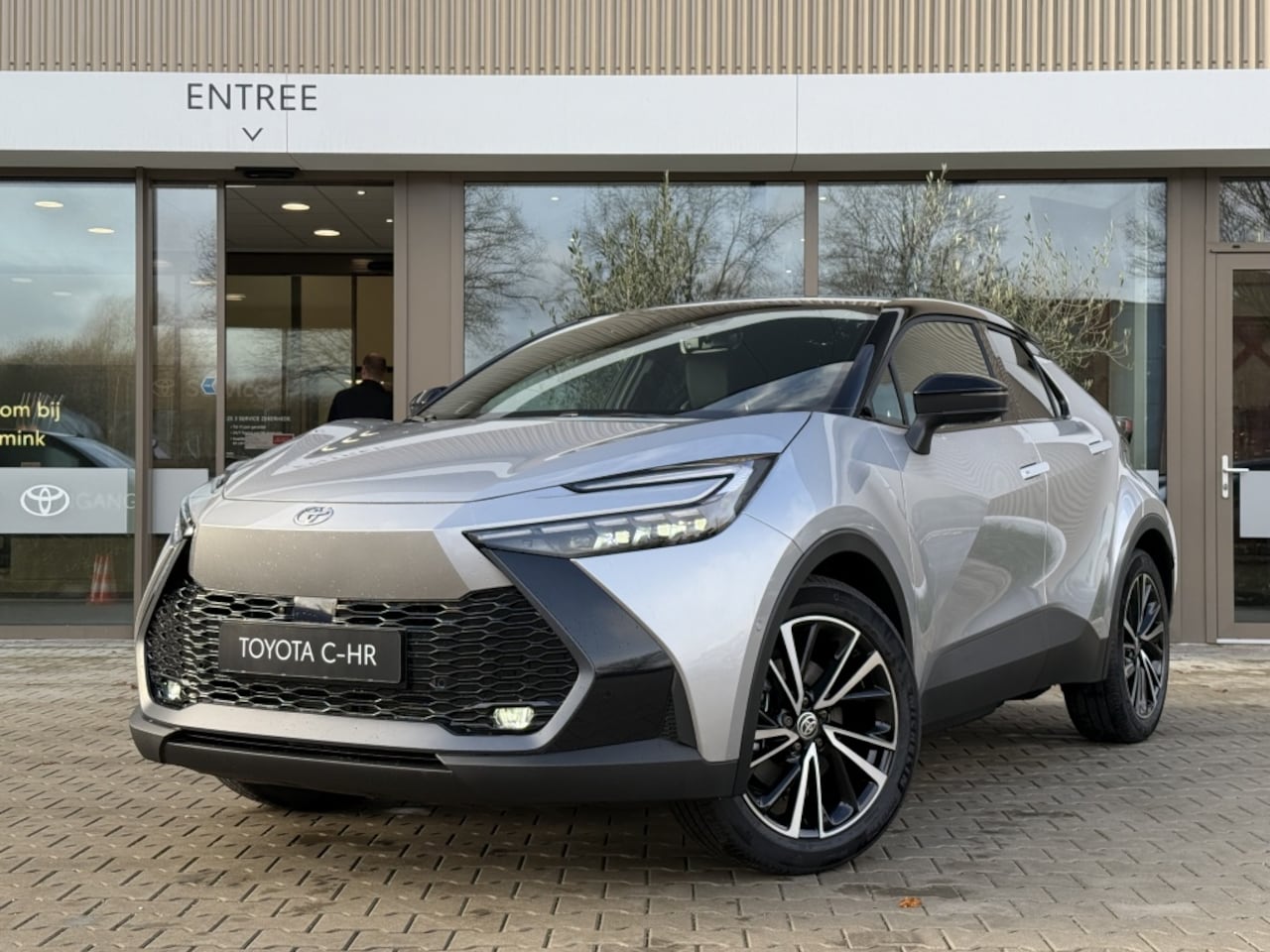 Toyota C-HR - 220 PHEV Executive | Panoramadak | Bi-tone | bliss - AutoWereld.nl