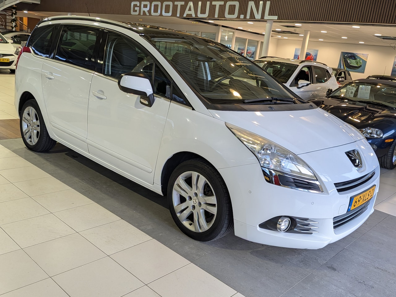 Peugeot 5008 - 1.6 THP Blue Lease Executive 7p. Panoramadak, Airco, Cruise Control, Stuurbekrachtiging - AutoWereld.nl