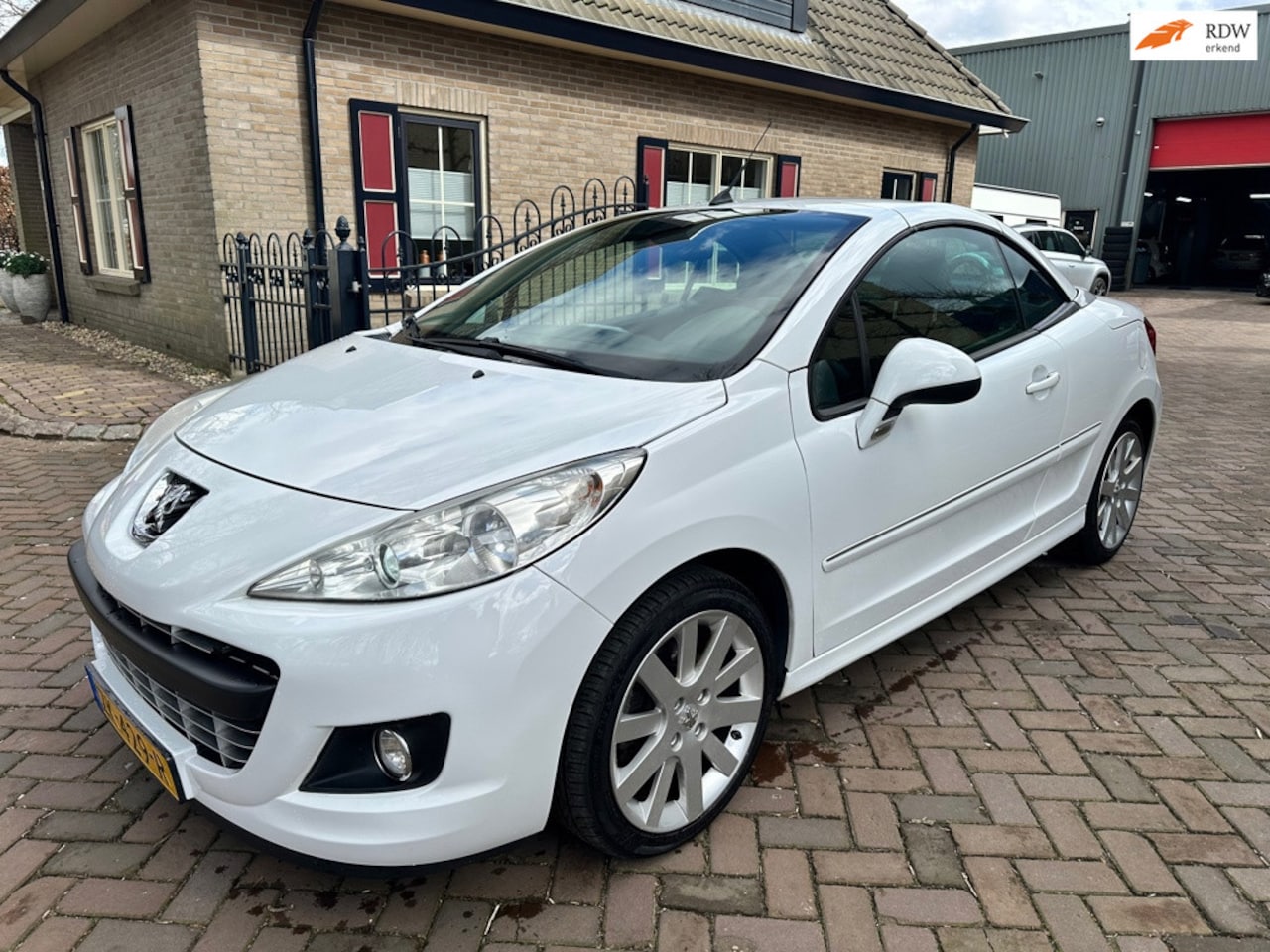 Peugeot 207 CC - 1.6 VTi Noir & Blanc - AutoWereld.nl