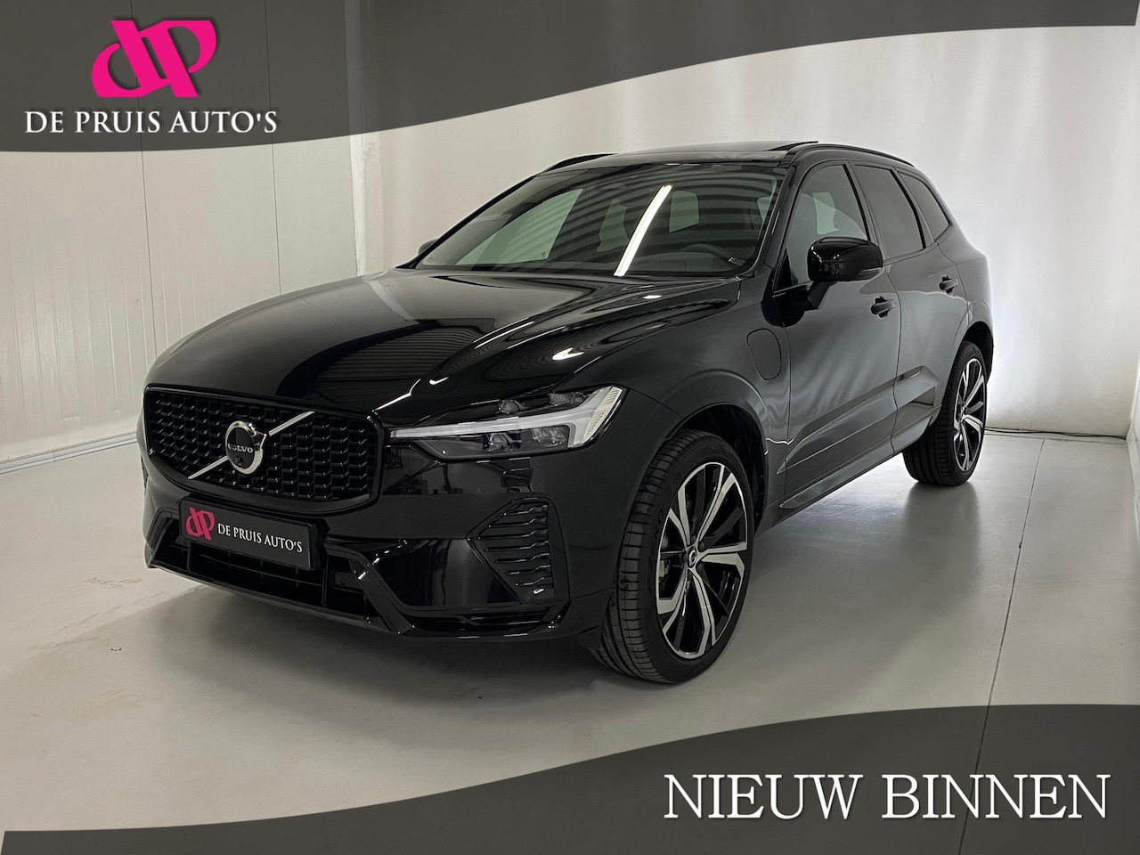 Volvo XC60 - 2.0 T8 Plug-in hybrid AWD Ultra Black Edition Luchtvering Panorama Trekhaak Harman Kardon - AutoWereld.nl