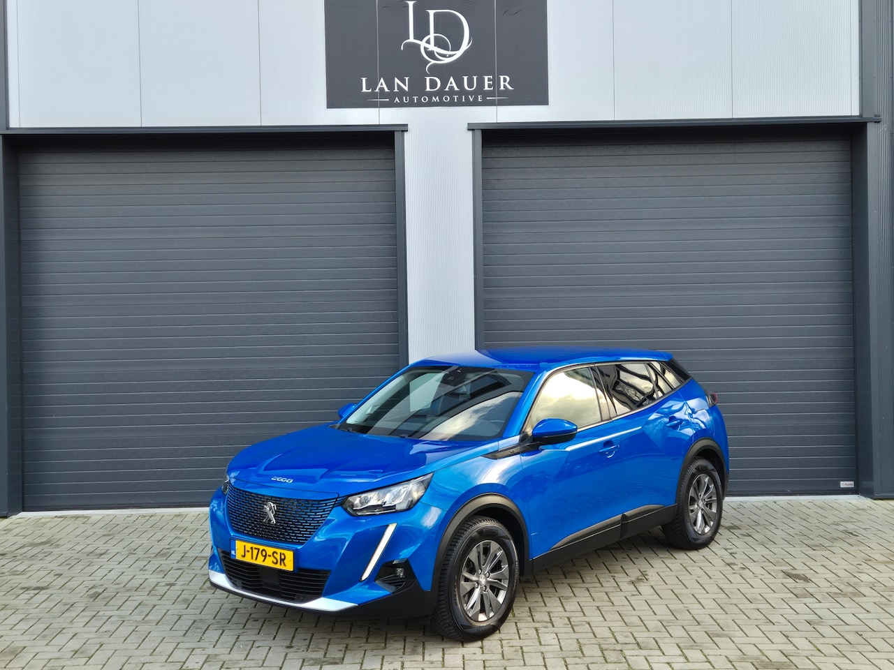 Peugeot e-2008 - EV Active 50 kWh Carplay / NAP / ACTIE ! - AutoWereld.nl