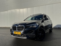 BMW X1 - SDrive18i Executive * Panoramadak * Head-up display * Stoelverwarming
