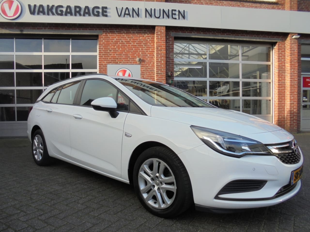 Opel Astra Sports Tourer - 1.0 Turbo Online Edition||Trekhaak||Rijklaar|| - AutoWereld.nl