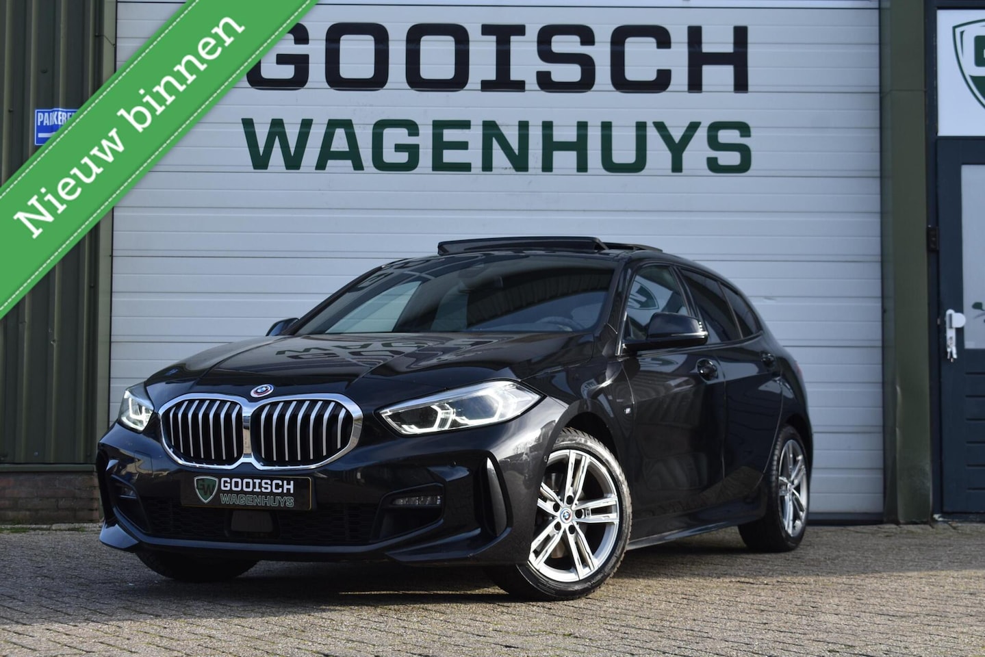 BMW 1-serie - 116i M-Sport | Pano | Keyless | Leder | Camera | - AutoWereld.nl