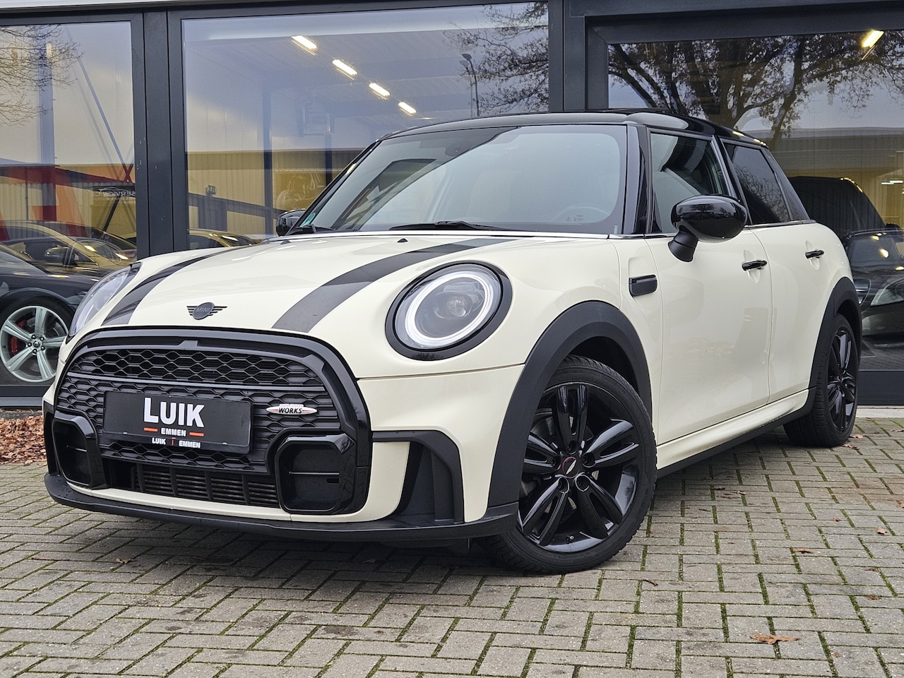 MINI John Cooper Works - Mini 1.5 Cooper Trim + BLACK OPTIC + PANO DAK + LED + VOLLEER - AutoWereld.nl