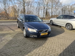 Volvo V70 - 1.6 T4 Limited Edition TREKHAAK AUTOMAAT LEER STOELVERWARMING