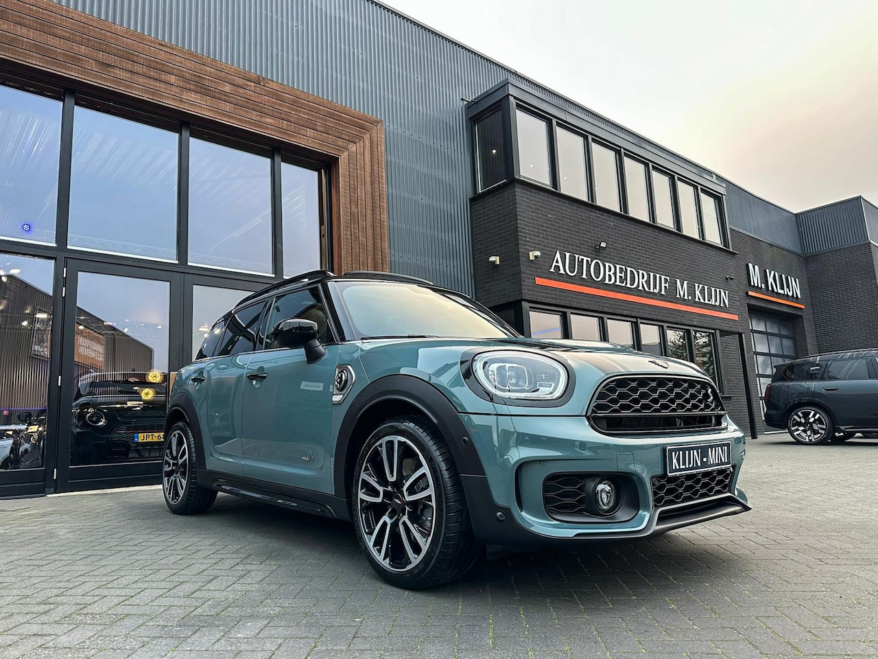 MINI Countryman - Mini 2.0 Cooper S E ALL4 John Cooper Works 220pk/Camera/Pano/Memory/Btw/Vol - AutoWereld.nl