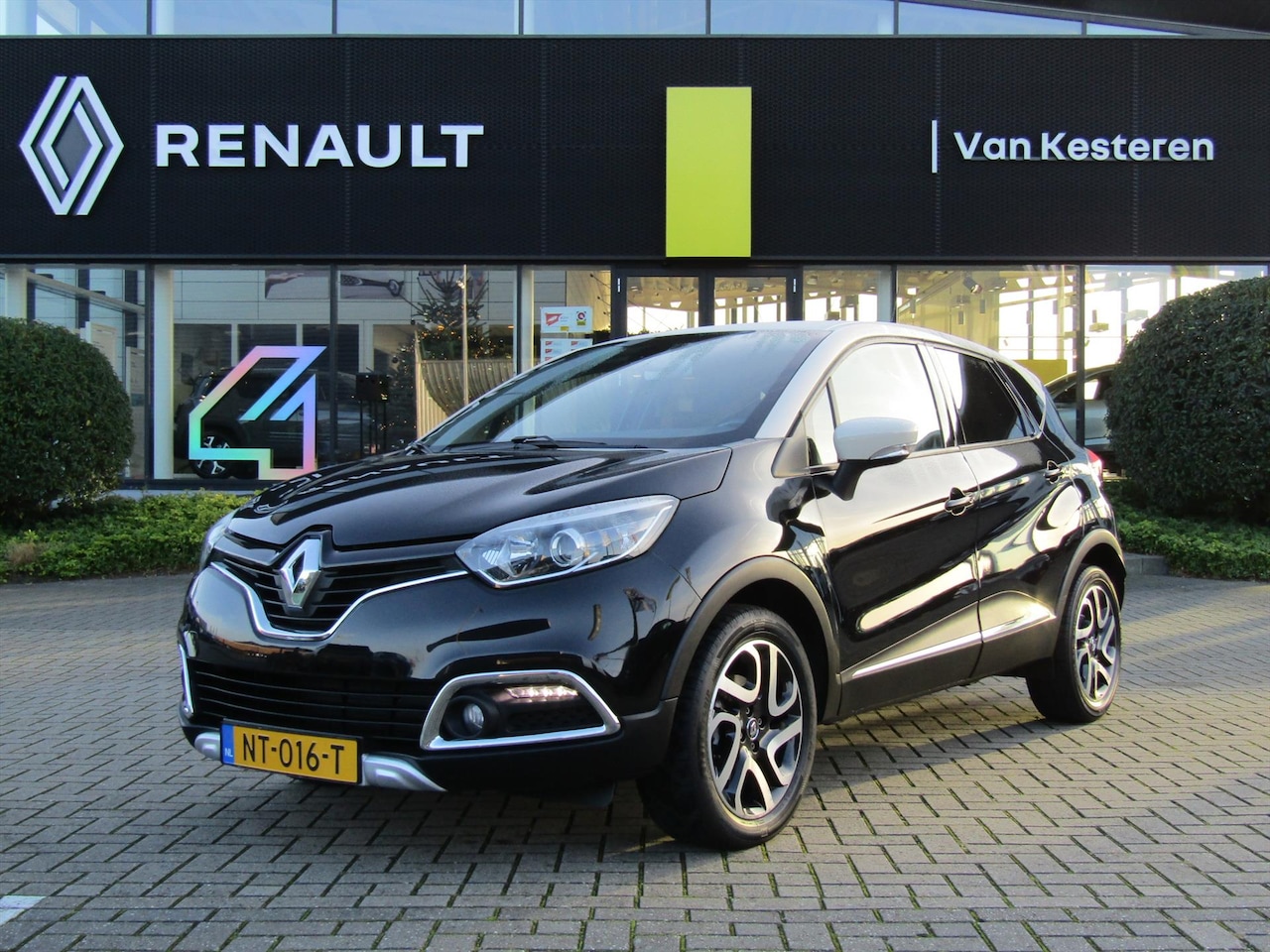 Renault Captur - TCe 120pk EDC Xmod / Trekhaak / Navigatie / Camera / Stoelverwarming - AutoWereld.nl