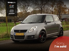 Suzuki Swift - 1.6 Sport | Climate | Carplay | All Black | Dyn.Verl | Or. NL | NAP
