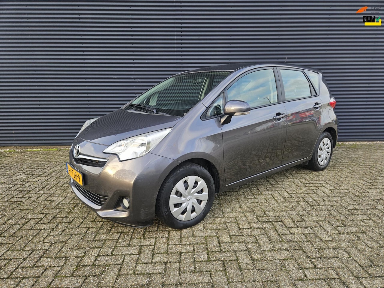 Toyota Verso S - - 1.3 Aspiration | AUT. | CAM | CLIMA | NAV! - AutoWereld.nl