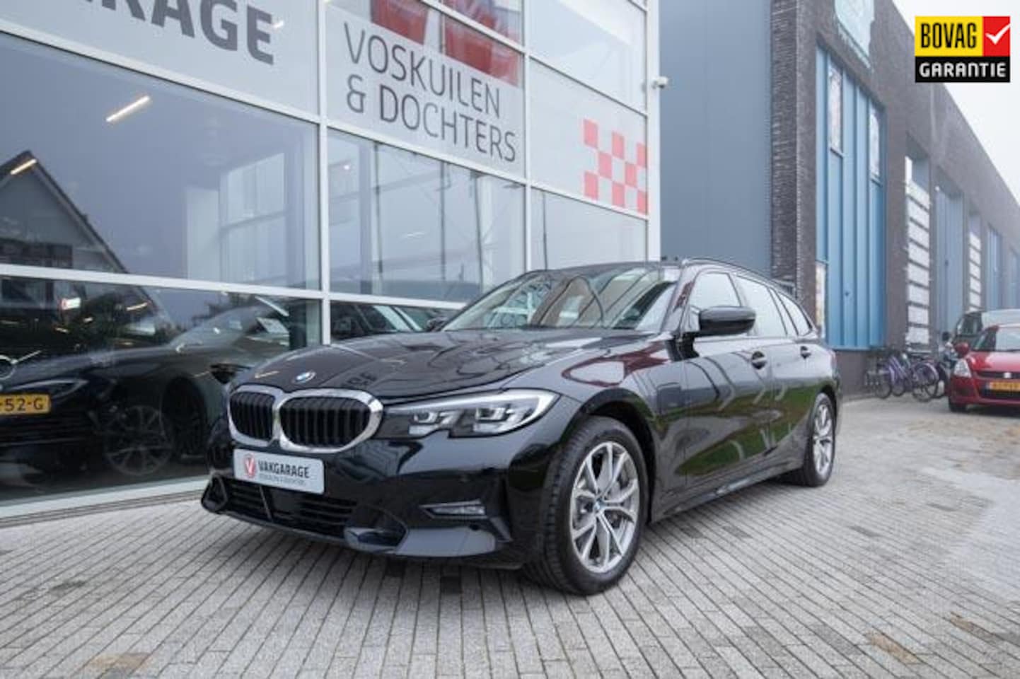 BMW 3-serie Touring - 330e xDrive Touring Sport Line | Trekhaak |PHEV - AutoWereld.nl