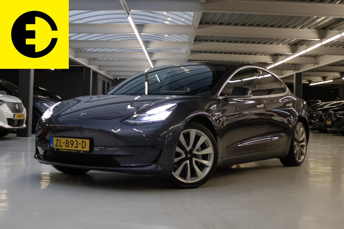 Tesla Model 3 - Long Range RWD Long Range AWD 75 kWh | Geblindeerde ramen | Premium audio | Stoelverwarming - AutoWereld.nl