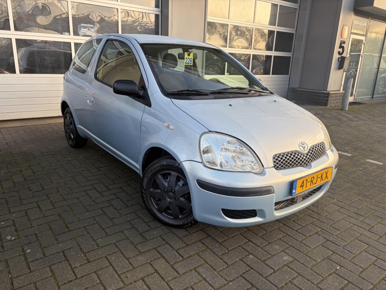 Toyota Yaris - 1.0 VVT-i Terra 1.0 VVT-i Terra - AutoWereld.nl
