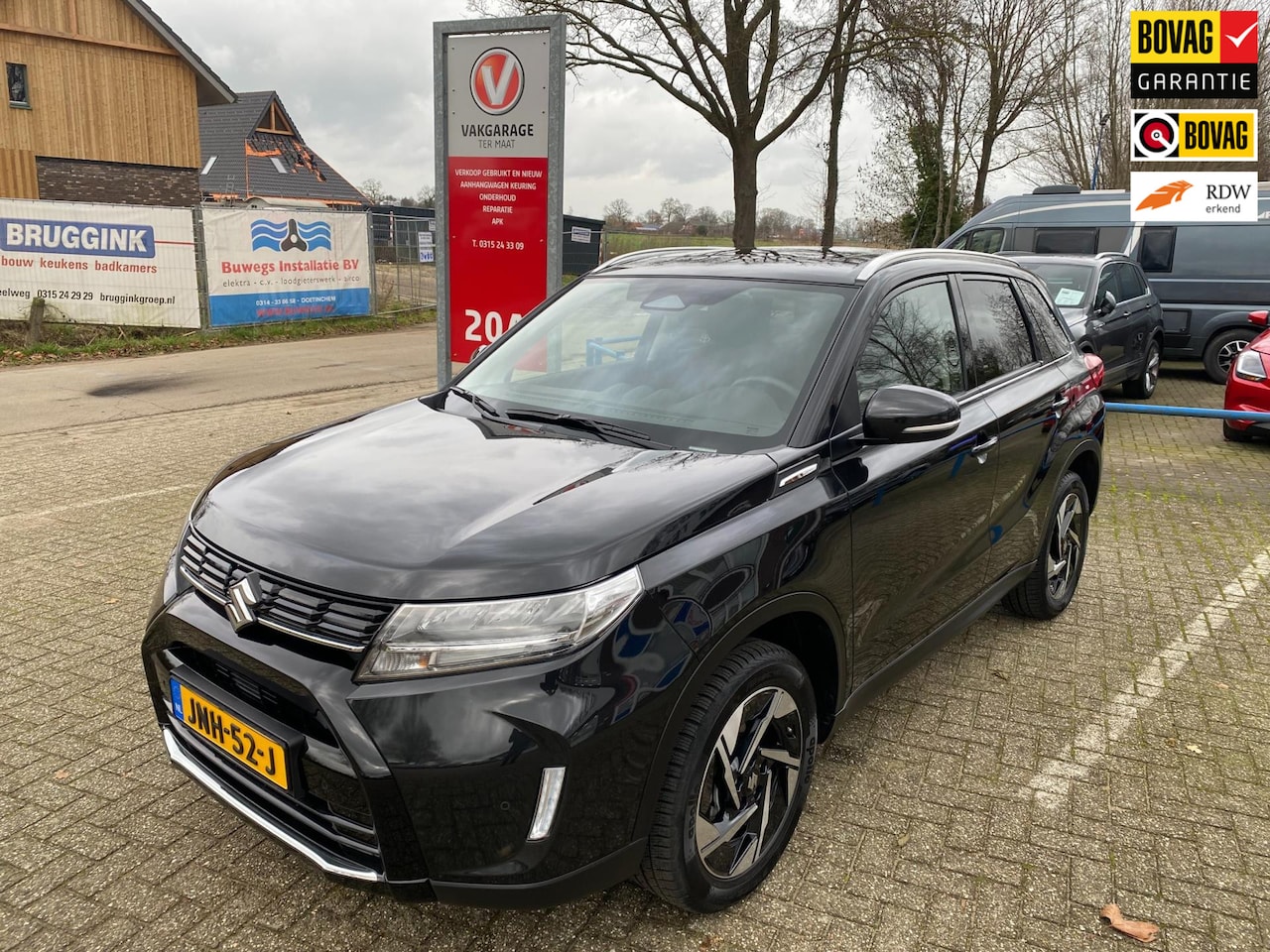 Suzuki Vitara - 1.5 Hybrid Style | Panoramadak | Cruise Control | Stoelverwarming | All Season banden - AutoWereld.nl