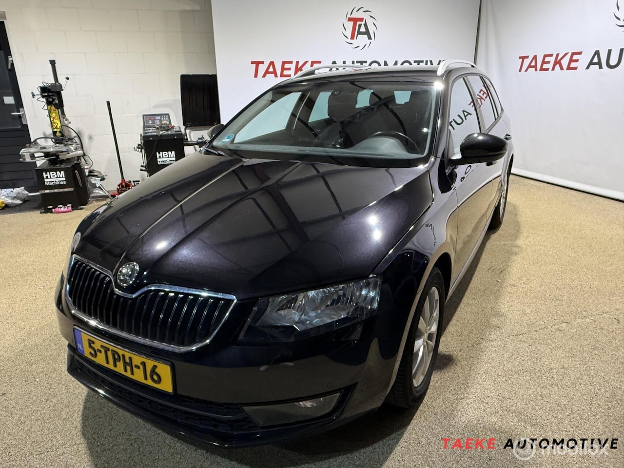 Skoda Octavia Combi - 1.4 TSI Greentech Elegance AUT/Clima/Nap - AutoWereld.nl