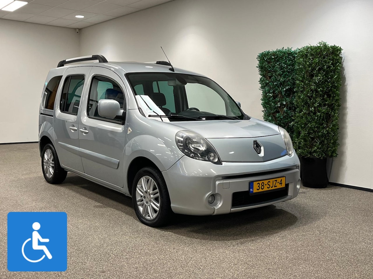 Renault Kangoo - Rolstoelauto + Luchtvering - AutoWereld.nl