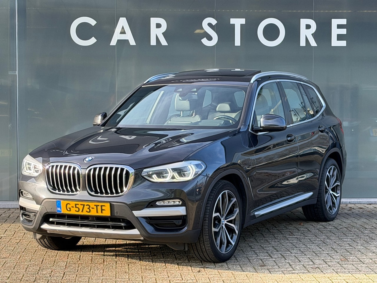 BMW X3 - SDrive20i High Executive PANO 1E EIGENAAR - AutoWereld.nl