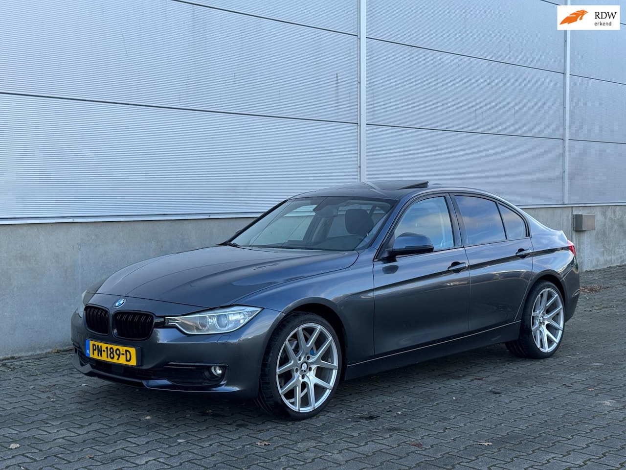 BMW 3-serie - 318d High Ex CLIMA|NAVI|CRUISE|LEER|SCHUIFDAK| - AutoWereld.nl