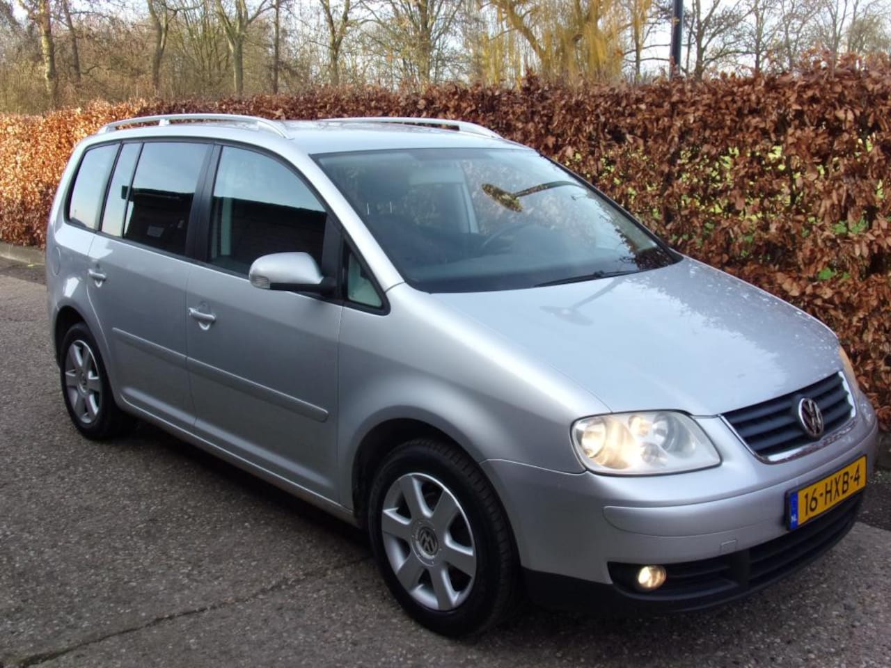 Volkswagen Touran - 2.0-16V FSI 7 PERS NWE APK CRUISE TREKHAAK - AutoWereld.nl