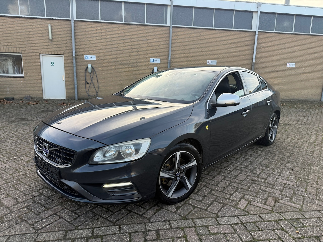 Volvo S60 - 1.6 D2 R-Design 1.6 D2 R-Design - AutoWereld.nl