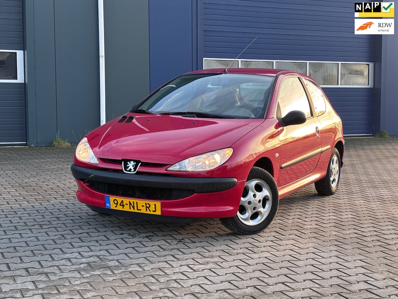 Peugeot 206 - 1.4 XR | " 161.000 " KM NAP + Nieuwe APK Nu € 999,-!!! - AutoWereld.nl